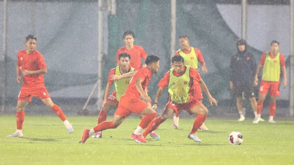 ĐT Việt Nam đối mặt thử thách mưa lớn trước Thái Lan | OK9 - WINVANTA88.SBS
